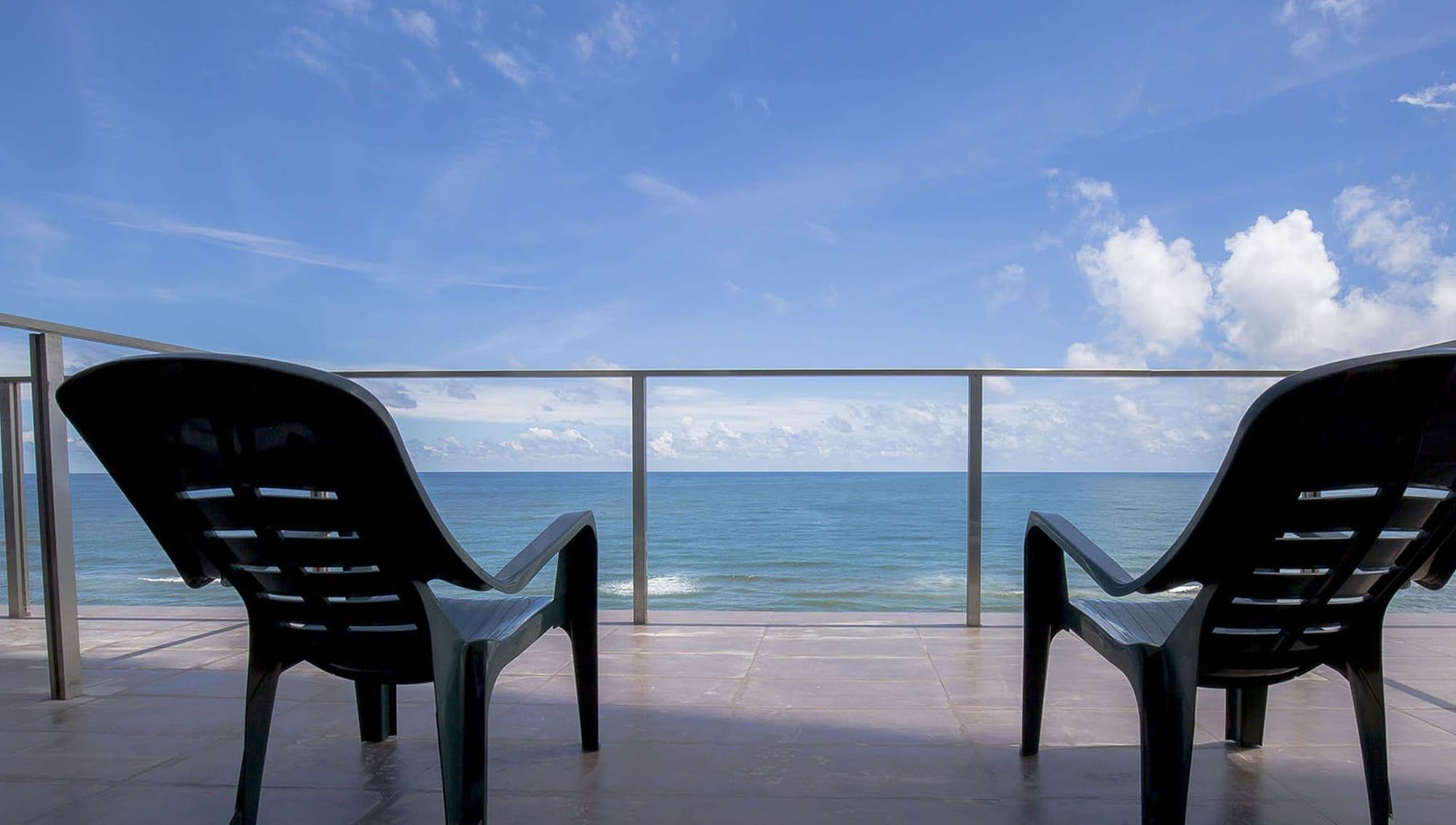 Marino Beach Colombo Buitenkant foto The balcony of a room at the resort