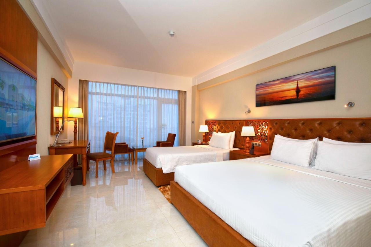 Marino Beach Colombo Buitenkant foto A room at the hotel