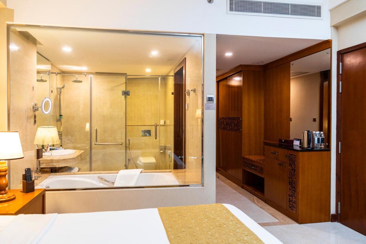 Marino Beach Colombo Buitenkant foto A room at the hotel
